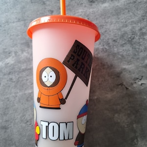 Geburtstagsgeschenk Farbwechsel 24 Unzen Becher personalisiert mit South Park inspiriert Charakter und Ihren Namen