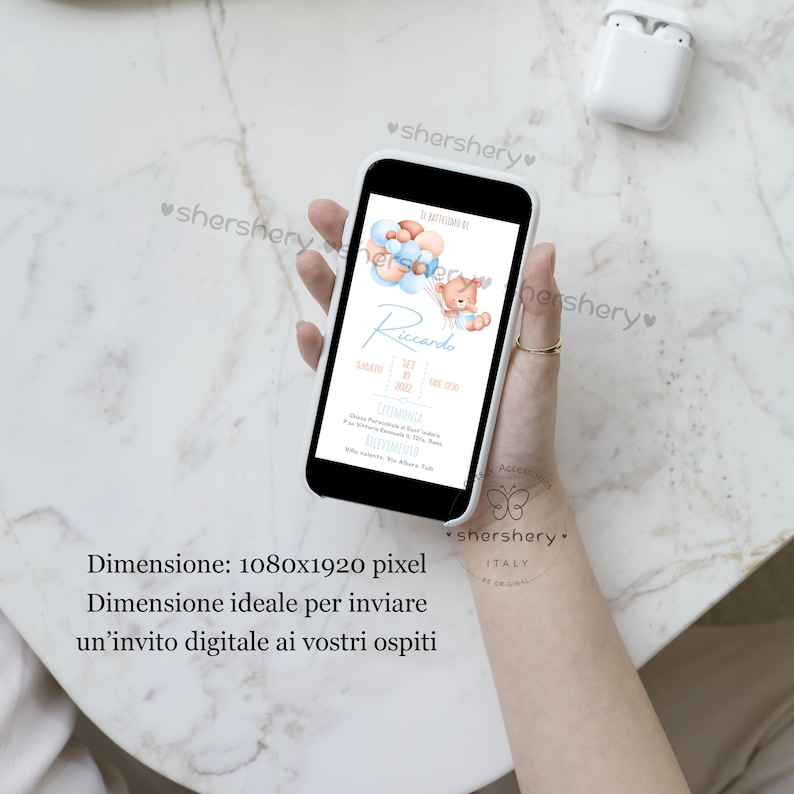 May include: A blue and white digital invitation for a baby boy's baptism. The invitation features a cartoon bear holding blue balloons and the text "Il Battesimo di Riccardo" with the date "23.07.2022".