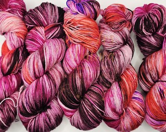 SAISONNIER "Incarnat Fou",  Laine teinte main, base au choix - Merinos, MerNylon, Singles, Mohair, Suri, Lace, Fing, DK, Soie...