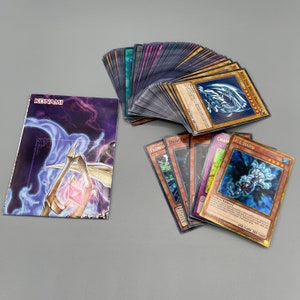 50/100/200 Mint Nr Mint YuGiOh kaarten inc duding HOLOS Secret ultra super rare & playmat. Geweldige starter set beginners kinderen deck builder