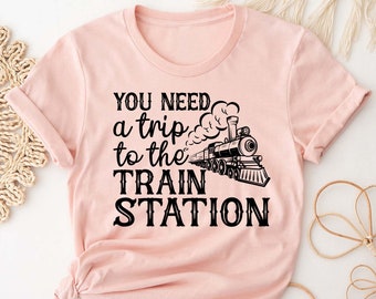 Necesitas un viaje a la estación de tren, camiseta de Yellowstone, camiseta de Beth Dutton, camiseta de Dutton Ranch, regalos de tren, regalos de Yellowstone