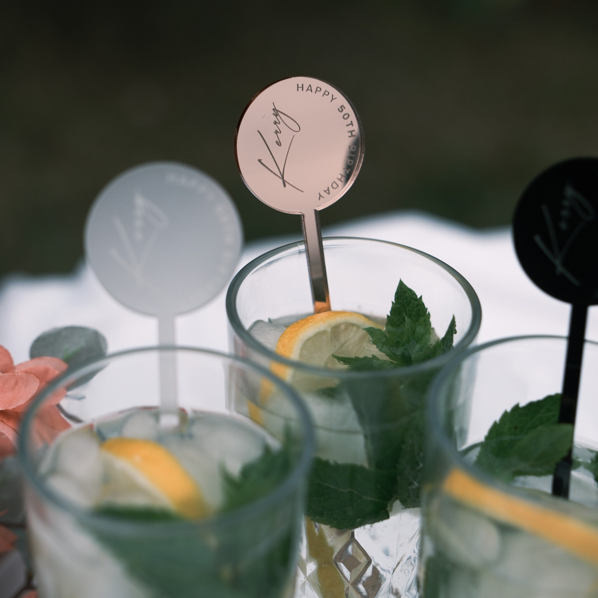 誕生日ドリンクマドラー、女性向けハッピーバースデーデコレーション、ドリンクトッパー、マドラースティック、50歳、40歳、30歳誕生日デコレーション、カクテルマドラー  - Etsy 日本, image size:2048x2048