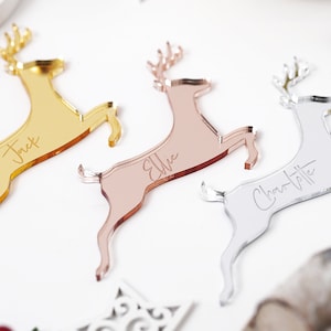 Nombres de ajuste de lugar de ciervo, decoraciones de mesa de boda rústicas de invierno Ajuste de nombre de Navidad Tarjetas de lugar Favores de mesa de encanto de vino