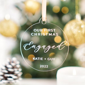 Bola de compromiso personalizada Adorno para la primera Navidad para prometidos Regalo para el prometido Regalo para la futura novia Decoración navideña para prometidos