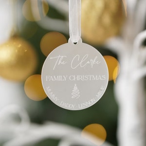 Personalisierte Familie Christbaumschmuck, Familienkugel, Familiengeschenk für Weihnachten, personalisierte Weihnachtskugel-Baumdekoration