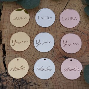 Cartão de nome acrílico espelhado do casamento, nome personalizado do lugar do corte do laser do ouro, cartões de configuração do nome do casamento da prata do círculo, decoração da mesa do casamento