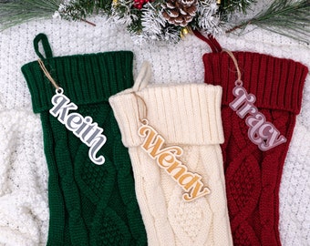 Personalisierte Strickstrümpfe mit Stocking Tags, Weihnachtsstrümpfe, Weihnachtsgeschenk, gestrickte Weihnachtsstrümpfe mit Name Tags