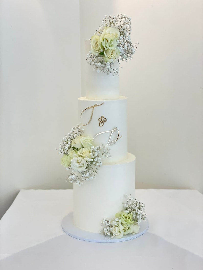 Elegant wedding cake decorative initials