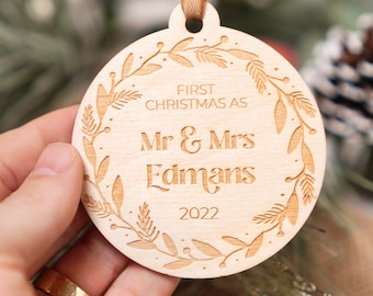 Adorno navideño personalizado para casarse. Adorno navideño para la primera Navidad como el Sr. y la Sra. Adorno para recién casados 2024. Regalo para parejas.