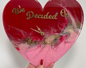 Reloj de corazón rojo.