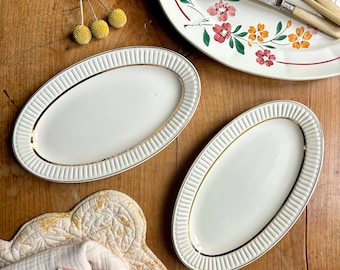 Set de 2 raviers vintage à filets or et bord cannelé, coloris blanc crème, Villeroy Boch.