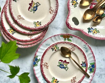 6 dessert plates and 1 antique earthenware cake dish, with wavy edge and polychrome floral motifs, Longwy