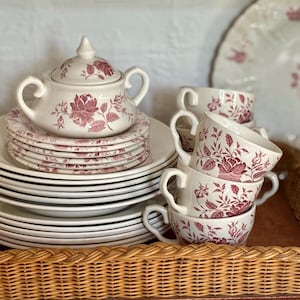 Set of 6 vintage English porcelain teacups, 6 saucers and 1 sugar bowl with pink floral decoration, EIT England