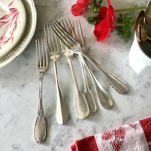 Silverware, 6 mismatched old forks in silver-plated metal, various goldwork