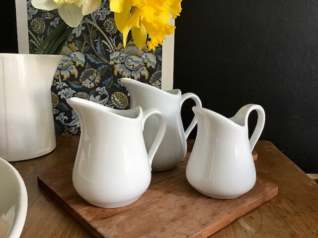 Ensemble de 3 Pots à Lait en Porcelaine Limoges Coloris Blanc, Apilco, Pillivuyt