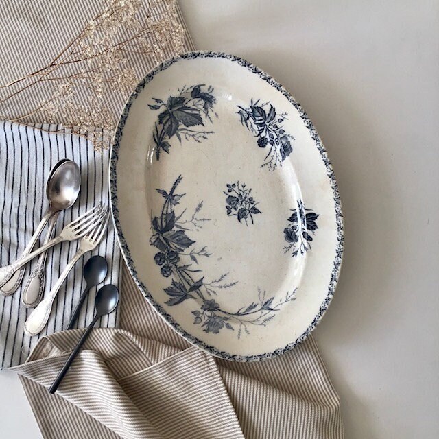 Plat de Service Ovale Ancien en Terre Fer, Théophile Fénal, Badonviller, à Décor Fruits, Fleurs, Feu