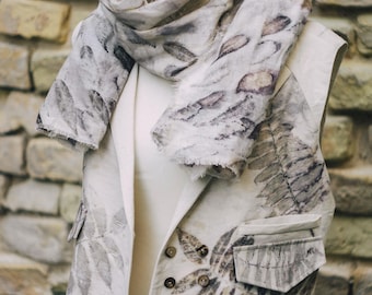 Chaleco de algodón Wabi Sabi teñido con tintes vegetales y estampado ecológico para mujer, con borde sin rematar, estilo artesanal. Aspecto natural y llamativo. Ideal para combinar con otras prendas.