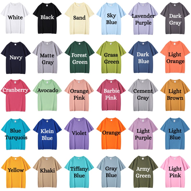 Op de afbeelding: Een tabel met 36 verschillende gekleurde T-shirts met tekstlabels voor elke kleur. De kleuren omvatten wit, zwart, zand, hemelsblauw, lavendelpaars, donkergrijs, marineblauw, matgrijs, bosgroen, grasgroen, donkerblauw, lichtoranje, cranberry, avocado, oranje roze, barbie roze, cement grijs, lichtbruin, blauw turquoise, kleinblauw, violet, oranje, lichtpaars, lichtblauw, geel, kaki, tiffanyblauw, grijsblauw, legergroen en lichtroze.