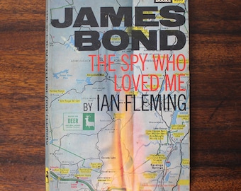 James Bond: La espía que me amó de Ian Fleming - Edición Pan Books vintage de 1968, segunda impresión - Libro de bolsillo retro de los años 60