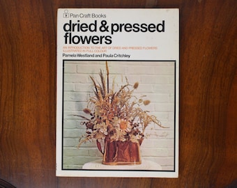 Dried and Pressed Flowers: An Introduction to the Art by Pamela Westland & Paul Critchley, 1975 - Pan Craft Books - Colour Illustrations