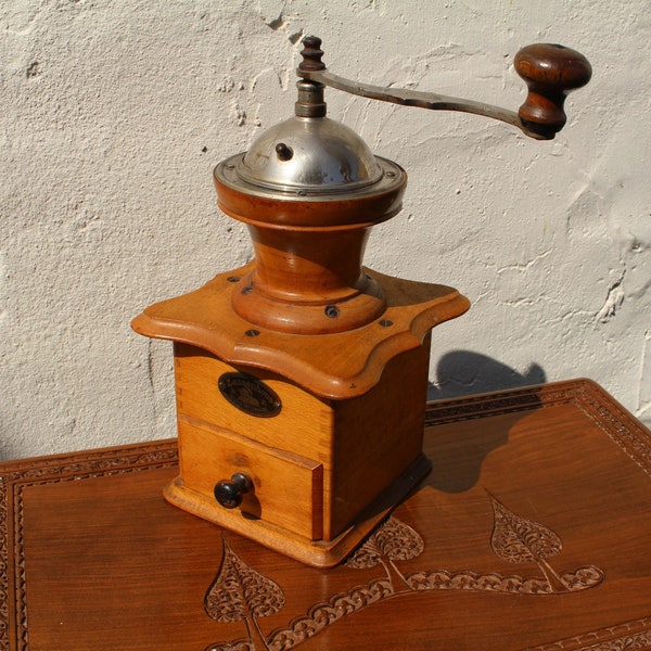 c.1940er Zassenhaus Kaffeemühle - Antike deutsche manuelle Handkurbelmühle aus Holz - Sammlerstück Kitchenalia