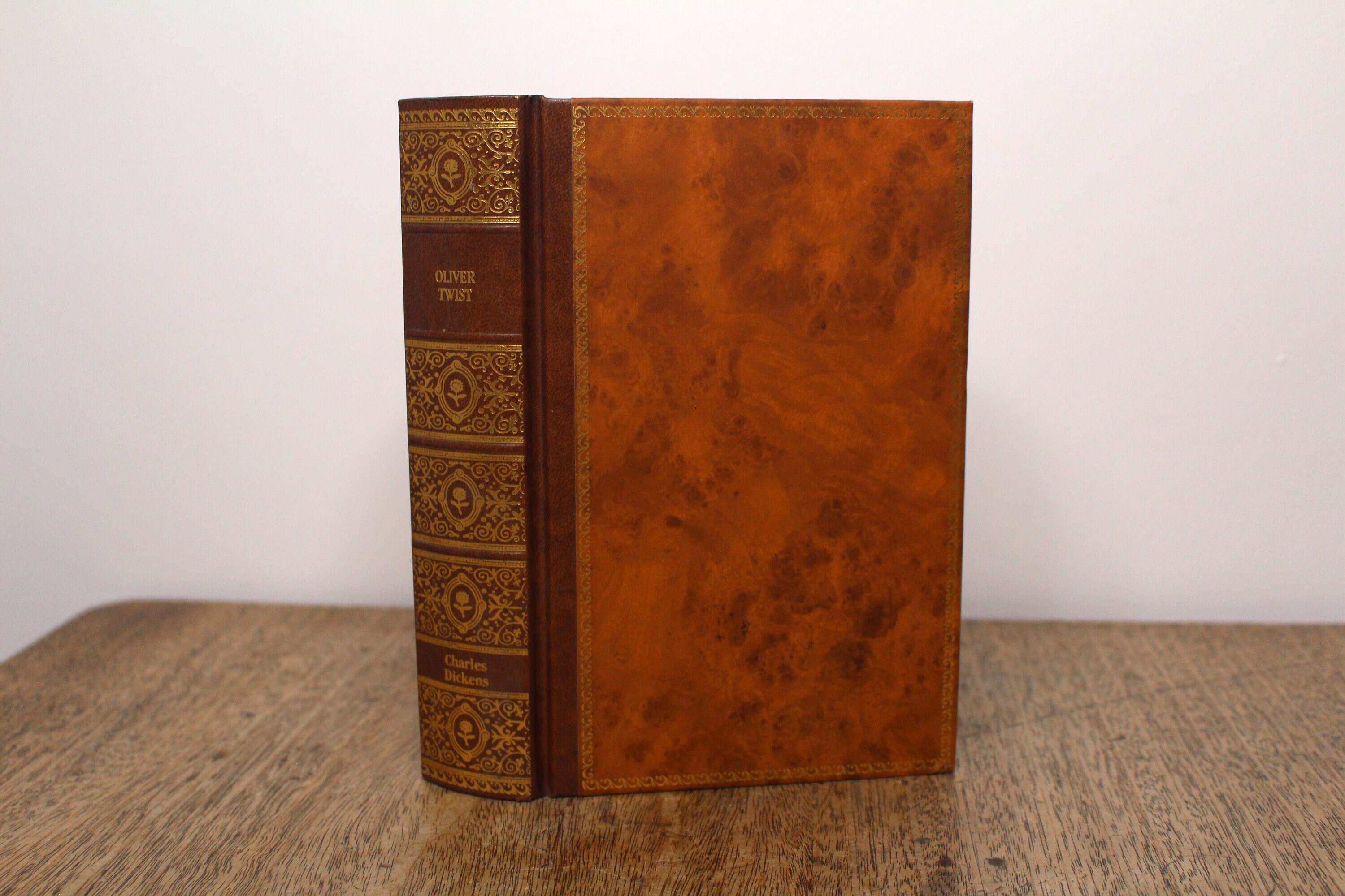 Oliver Twist by Charles Dickens - 2003 Fabbri Facsimile of 1874