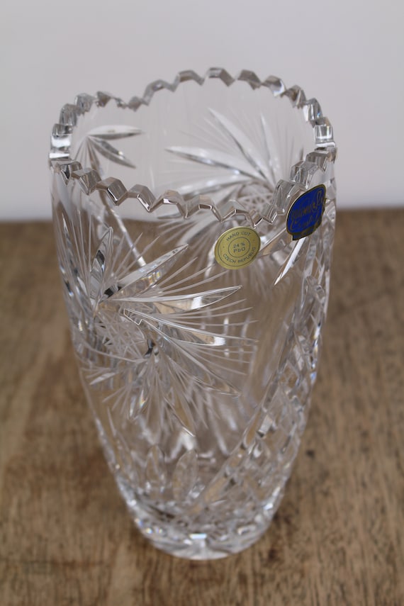 Bohemia Hand Cut Lead Crystal Vase With Beautiful Spiral Star