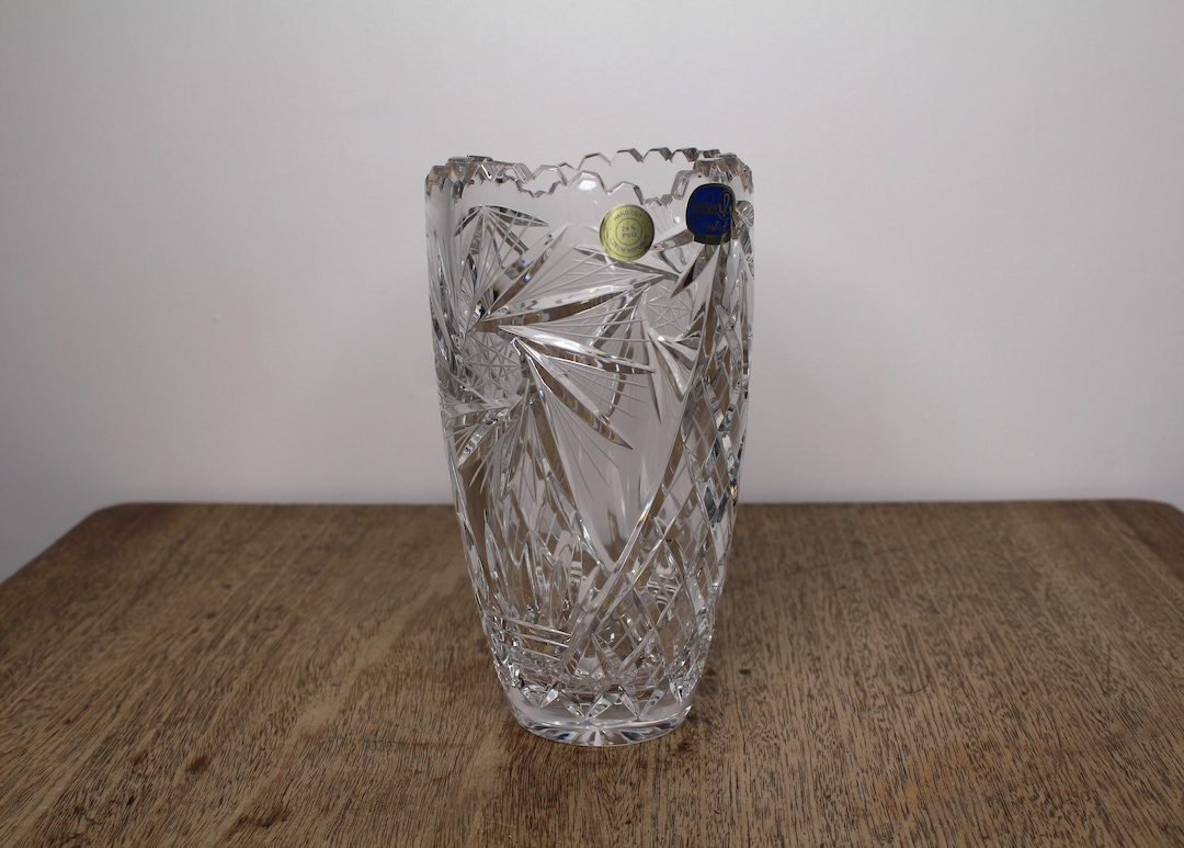 Bohemia Hand Cut Lead Crystal Vase With Beautiful Spiral Star