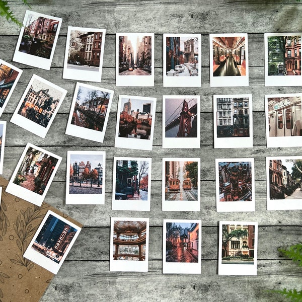 Set di venticinque mini adesivi con immagini opache di vita urbana autunnale, piovosa, industriale, ambientate a New York, Chicago e San Francisco, per journaling, bullet journal e diario di viaggio.