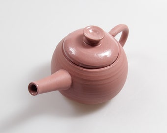 Tetera de cerámica, cafetera "rosa polvo", hecha a mano en el torno de alfarero