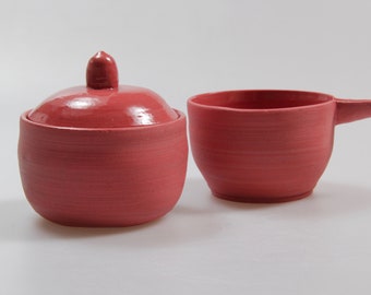 Keramik Zuckerdose und ein Milchkännchen rot, eingefärbter Ton, von Hand gefertigt, getöpfert