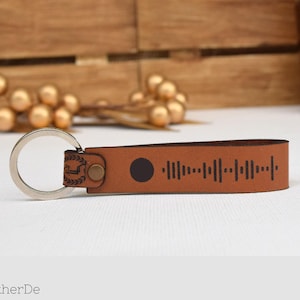 Leren sleutelhanger met muziekcode, gepersonaliseerd met Spotify-afspeellijst. Sleutelhanger met gravure voor muziekafspeellijst of podcast. Cadeau voor vrienden, verjaardag.