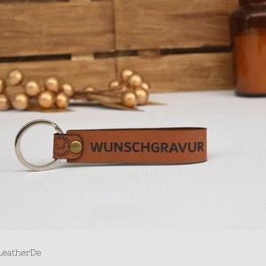 Custom text keychain made of genuine leather - Personalized keychain - Leather gift for him - 3rd wedding gift