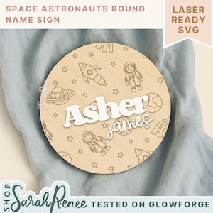 Letrero láser con nombre del espacio exterior, letrero redondo de cohete de astronauta SVG, archivos de puntuación Glowforge, letrero SVG para bebé recién nacido, accesorio para fotos con nombre de bebé