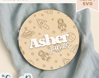 Letrero láser con nombre del espacio exterior, letrero redondo de cohete de astronauta SVG, archivos de puntuación Glowforge, letrero SVG para bebé recién nacido, accesorio para fotos con nombre de bebé