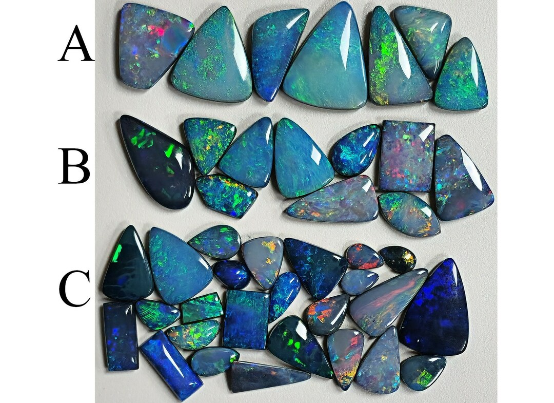 Doublet d'opale cristal d'Australie vert fluo, bleu caraïbe et bleu