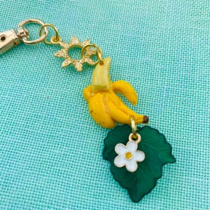 Banana scissor fob / scissor fobs / scissor charm / scissor minder / scissor fob / stitching accessories / cross stitch