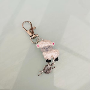 Sheep scissor fob / scissor fobs / scissor charm / scissor minder / beaded scissor fob / stitching accessories / cross stitch / embroidery
