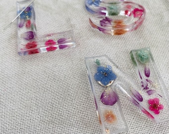 Dried Flower Resin Needle Minder for Cross Stitch - Initial Needle Keeper - Needle Holder - Cross Stitch Gifts UK - Gifts for Stitchers