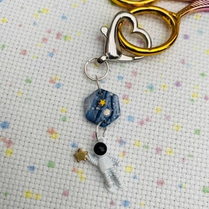 Mini scissor fob / scissor fobs / scissor charm / scissor minder / beaded scissor fob / stitching accessories / cross stitch