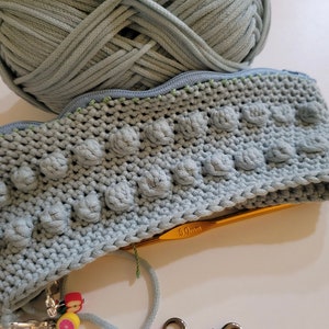 No Sew Crochet Zipper Pouch Pattern // Easy Crochet Travel Bag Pattern // Crochet Zipper Bag Pattern with Video Tutorial // Crochet Hook Bag image 9