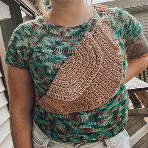 Sling Bag Crochet Pattern, Crochet Fanny Pack Pattern, Crochet Crossbody Bag, Boho Bum Bag, Belt Bag image 4