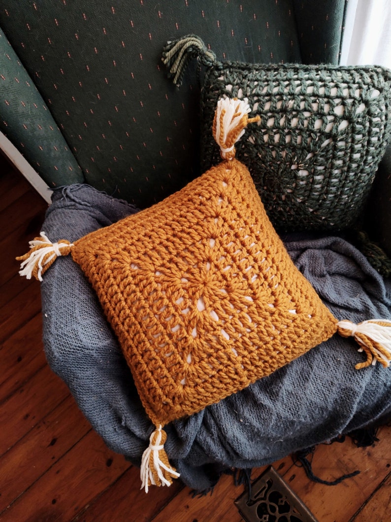 Crochet Pillow Pattern Christmas // Crochet Pillow Case Pattern // Christmas Crochet Pillow Cover // Easy Crochet Home Decor image 5