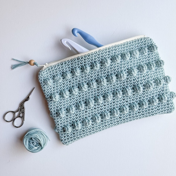 No Sew Crochet Zipper Pouch Pattern // Easy Crochet Travel Bag Pattern // Crochet Zipper Bag Pattern with Video Tutorial // Crochet Hook Bag