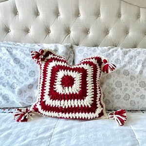 Crochet Pillow Pattern Christmas // Crochet Pillow Case Pattern // Christmas Crochet Pillow Cover // Easy Crochet Home Decor image 9