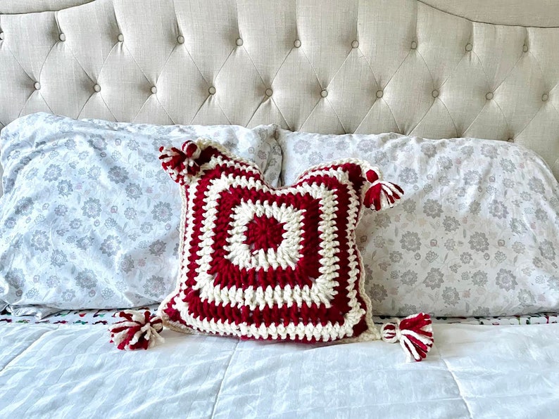 Crochet Pillow Pattern Christmas // Crochet Pillow Case Pattern // Christmas Crochet Pillow Cover // Easy Crochet Home Decor image 9