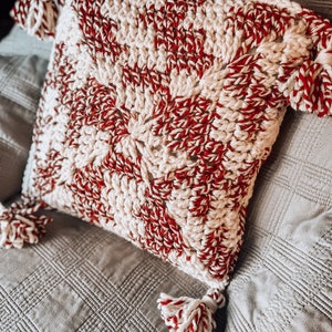 Crochet Pillow Pattern Christmas // Crochet Pillow Case Pattern // Christmas Crochet Pillow Cover // Easy Crochet Home Decor image 4