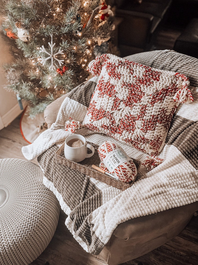 Crochet Pillow Pattern Christmas // Crochet Pillow Case Pattern // Christmas Crochet Pillow Cover // Easy Crochet Home Decor image 1