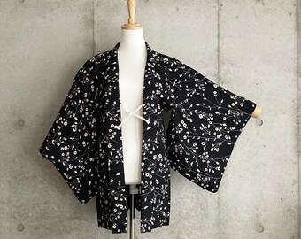 F793: Japanese vintage kimono Haori, Jacket, Robe, Dress. Black. Floral pattern.