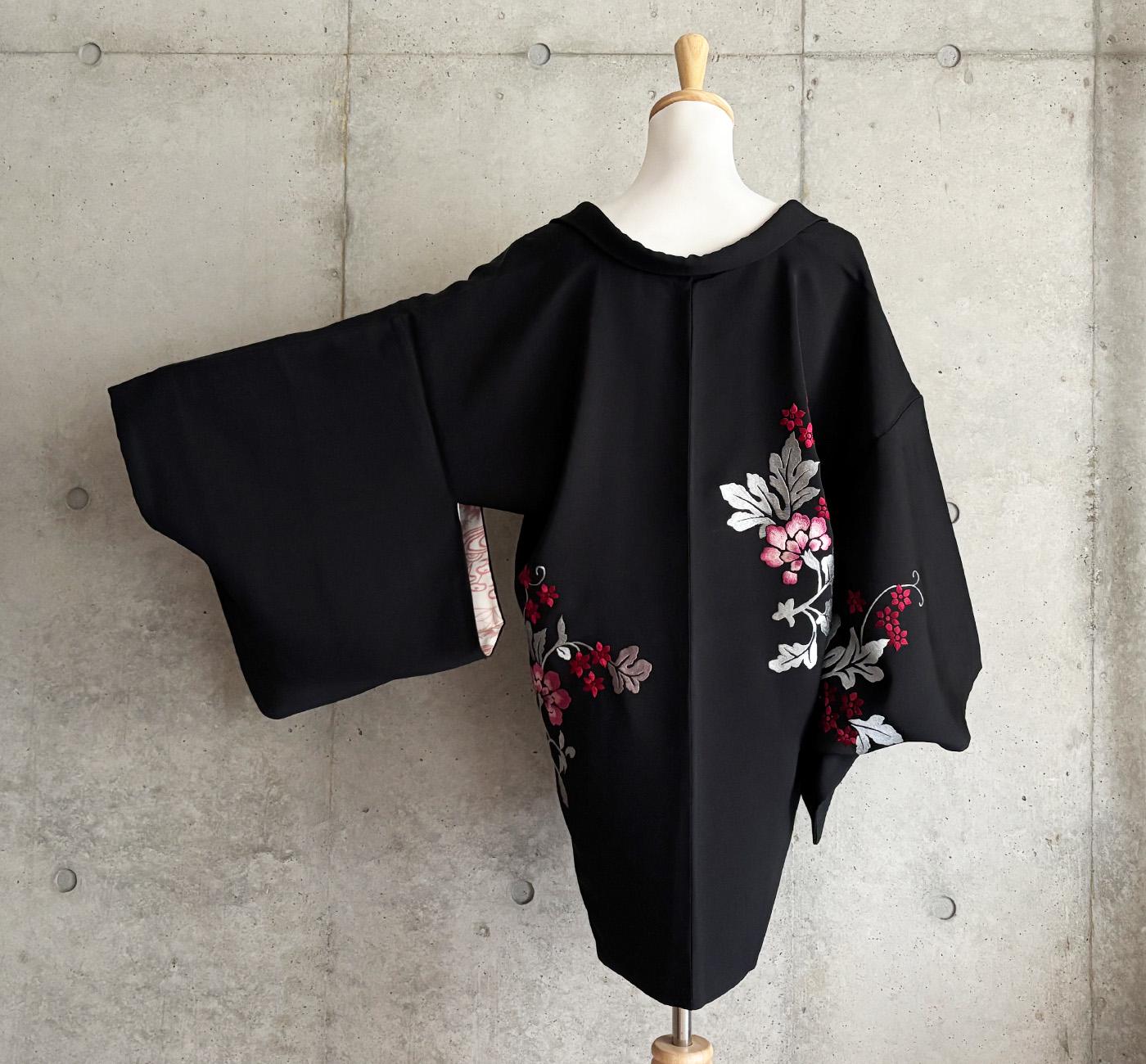 F1440: Japanese vintage kimono Haori, Jacket, Robe, Dress. Black. Flower embroidery.